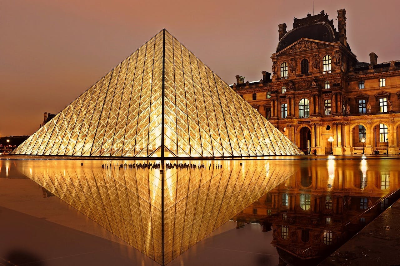 Louvre gúla palást Louvre gúla palást